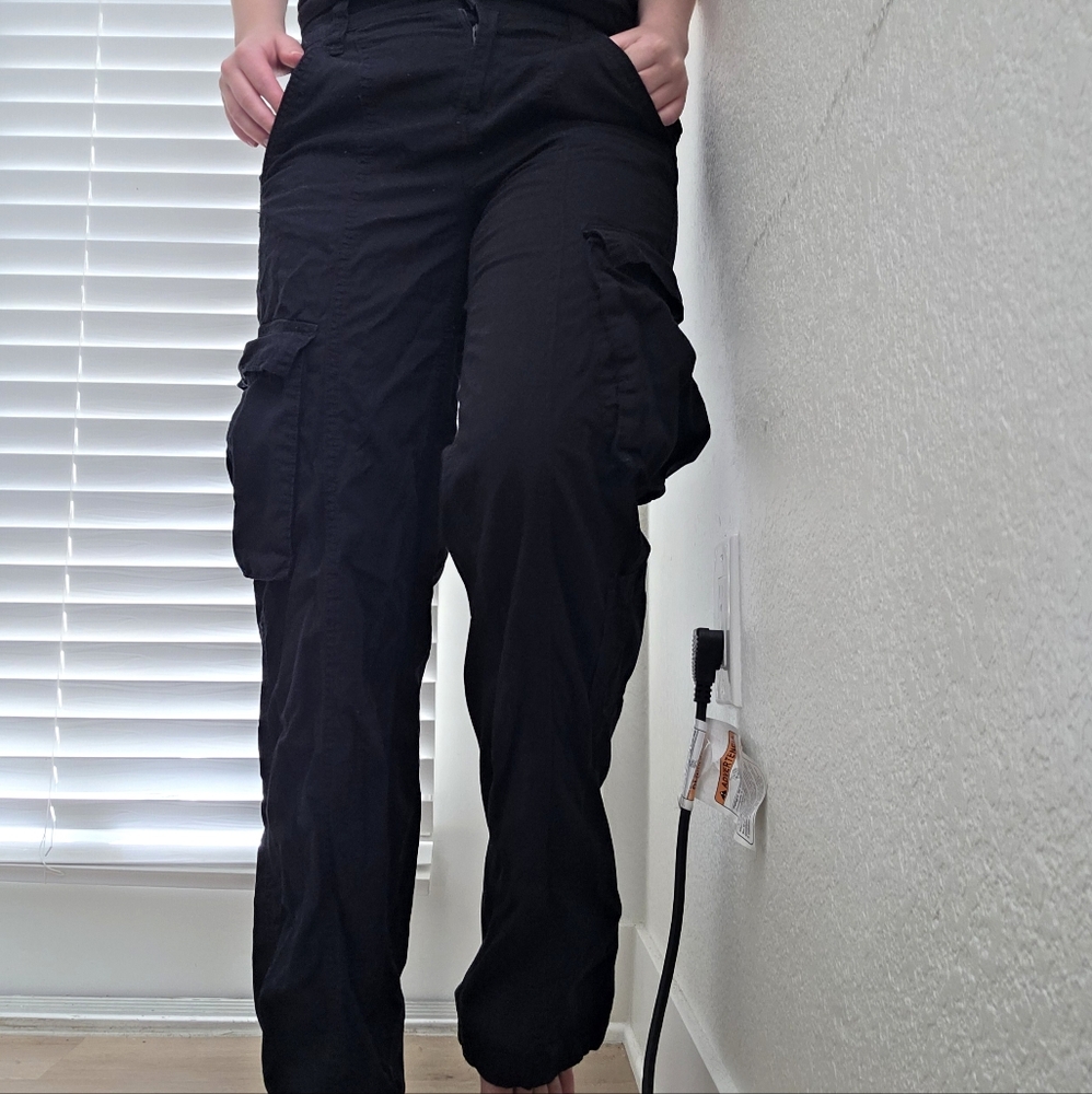 H&M Women's Black Cargo Style Pants